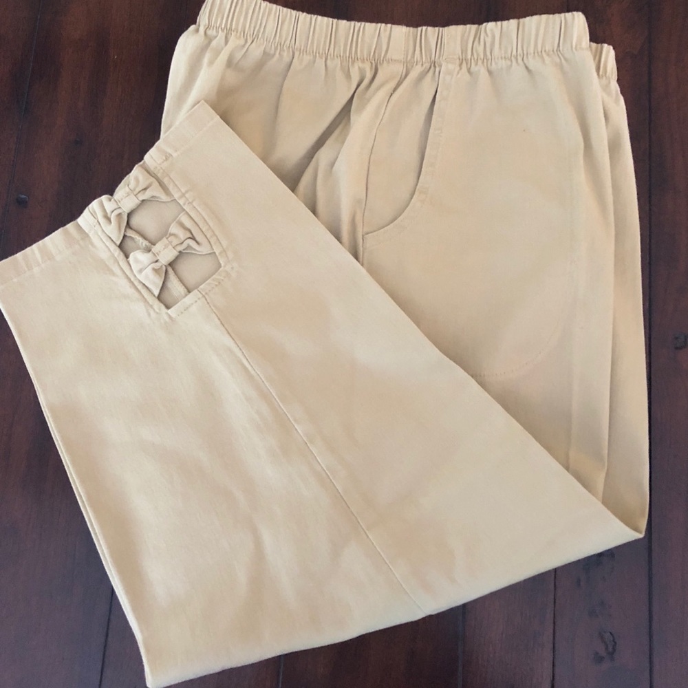 Capri pants with bow detail 🎀
